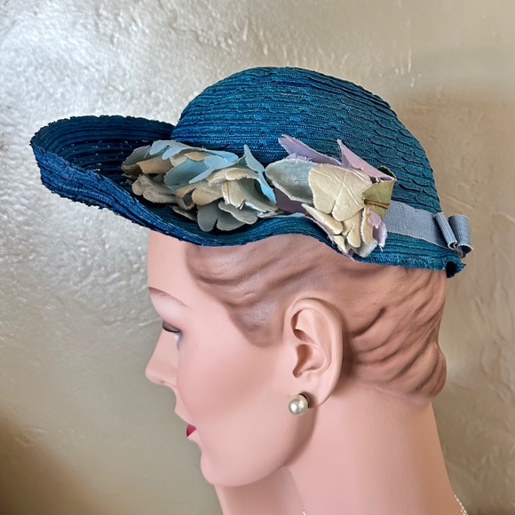 BEGUILING 1940s\' 2 COLOR STRAW HAT WITH FABRIC FLOWERS main image 6